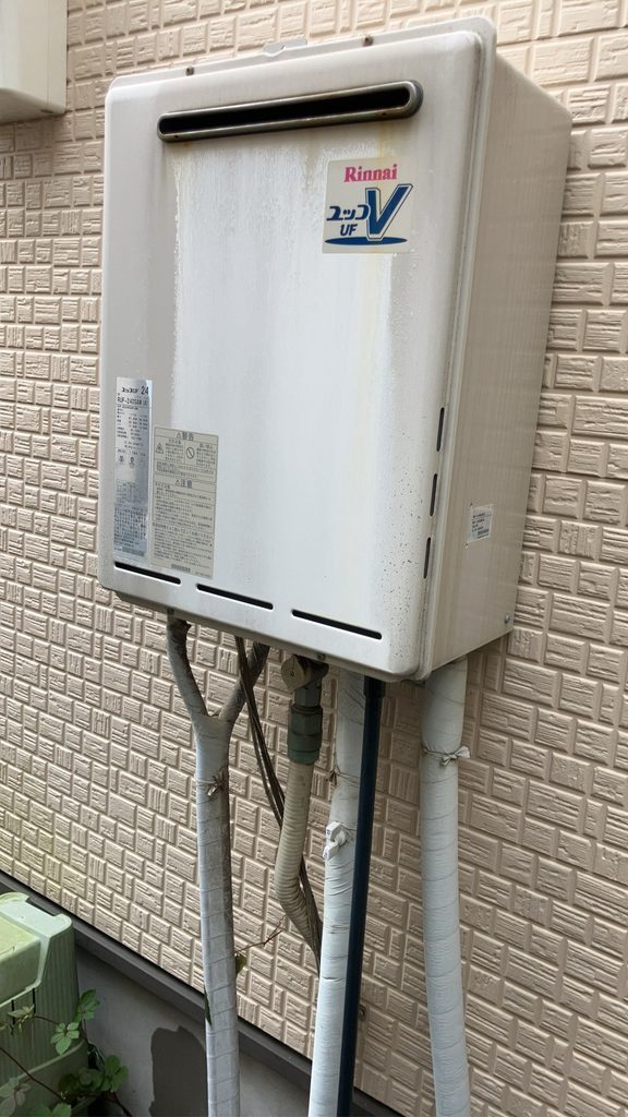 松戸市で交換前に設置されていたリンナイ給湯器RUF-240SAW(A)