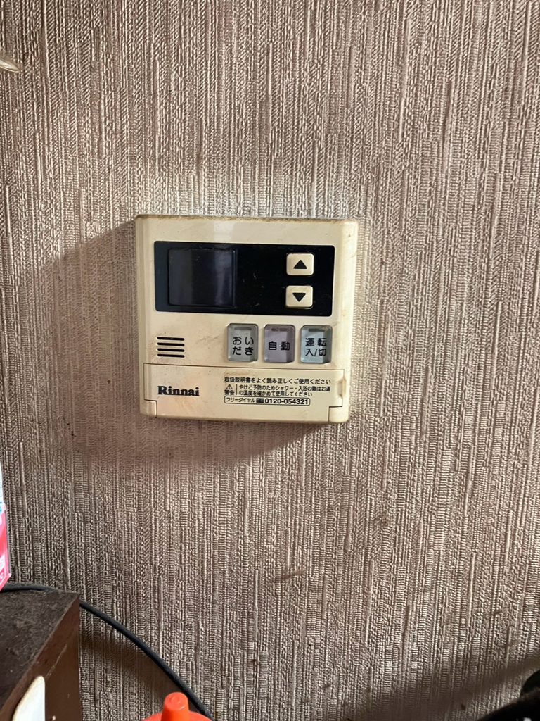 松戸市で施工前の台所リモコン